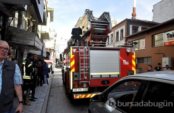 Yuvadan düşen yavru güvercinlerin yardımına itfaiye koştu
