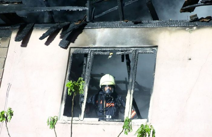 Tüp patlaması sonucu çıkan yangında iki katlı ev kül oldu