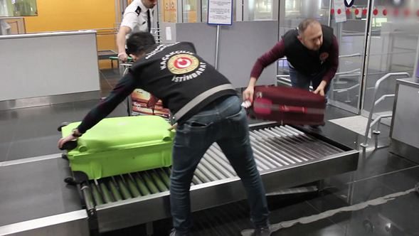  400 adet gelincik derisi ve 25 bin adet sülük ele geçirildi 