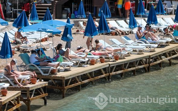  Mermerli Plajı, turistlerle doldu 