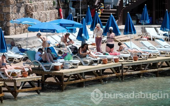  Mermerli Plajı, turistlerle doldu 