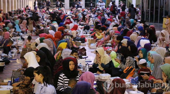 Endonezya'da ilk iftar heyecanı
