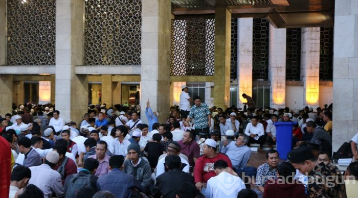 Endonezya'da ilk iftar heyecanı
