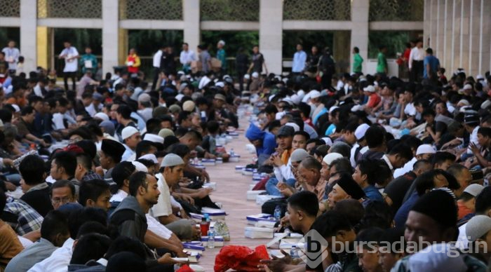 Endonezya'da ilk iftar heyecanı
