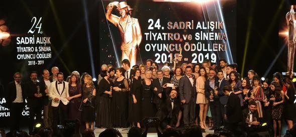 24. Sadri Alışık Tiyatro ve Sinema Oyuncu Ödülleri sahiplerini buldu
