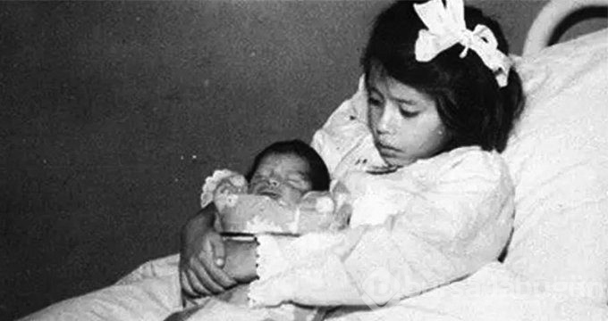 3 yaşında ergenliğe girdi, 5 yaşında anne oldu! 