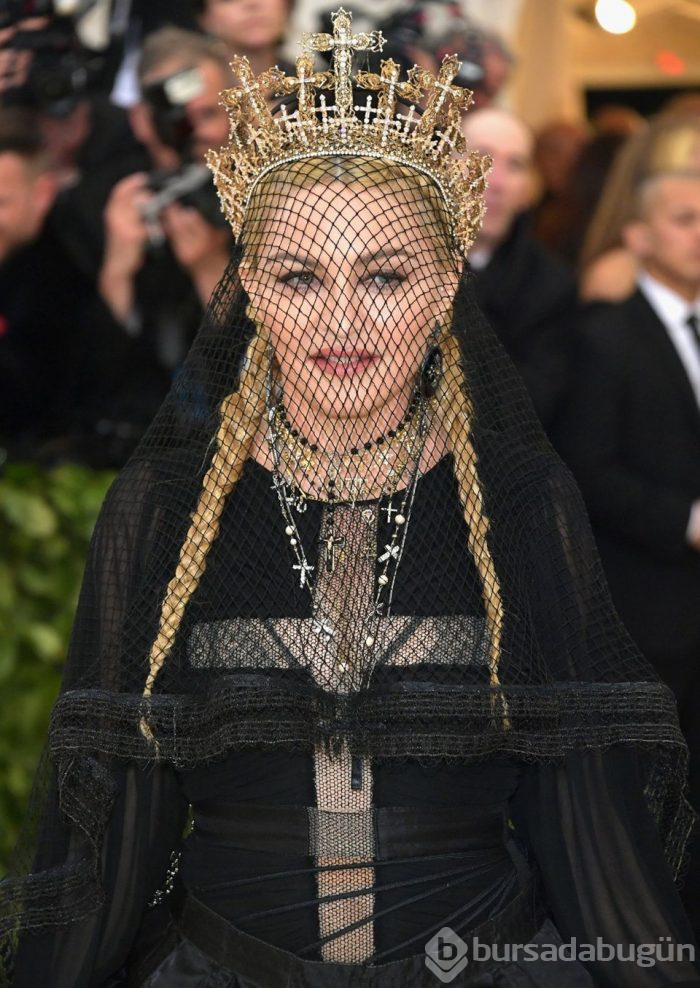  Madonna havaalanına burka ile girdi 