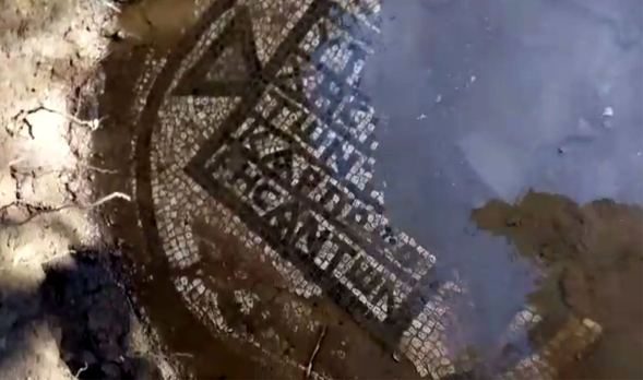  Kaçak kazı, tarihi mozaiği ortaya çıkardı! 