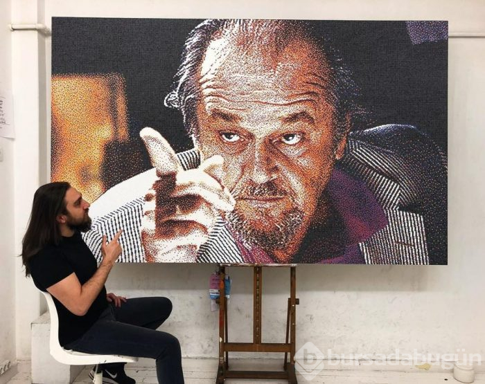 Filmlerin meşhur sahnelerini binlerce minik noktadan dev resimlere dönüştürüyor
