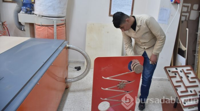 Atıklar oyuncak oluyor hem öğrenciler hem okul kazanıyor
