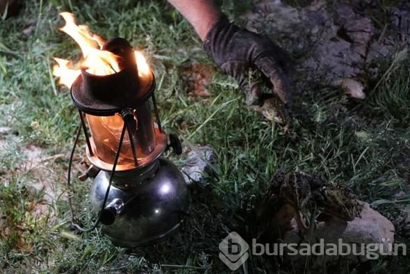 Gaz lambalarıyla kurbağa avı böyle görüntülendi...
