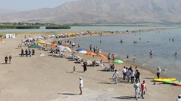 Tatile gidecekler dikkat! Hangi ilde kaç tane mavi bayraklı plaj var?
