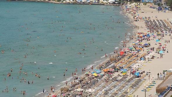 Tatile gidecekler dikkat! Hangi ilde kaç tane mavi bayraklı plaj var?
