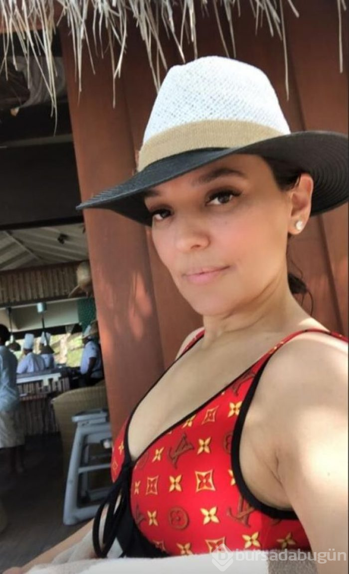 Demet Akalın sezonu açtı
