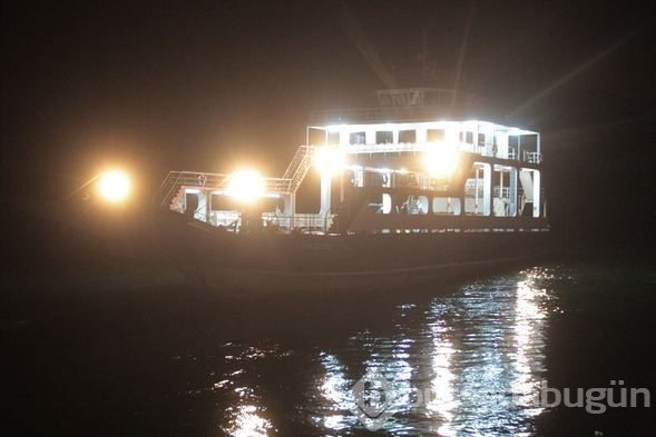 Otomobil, feribottan baraja uçtu
