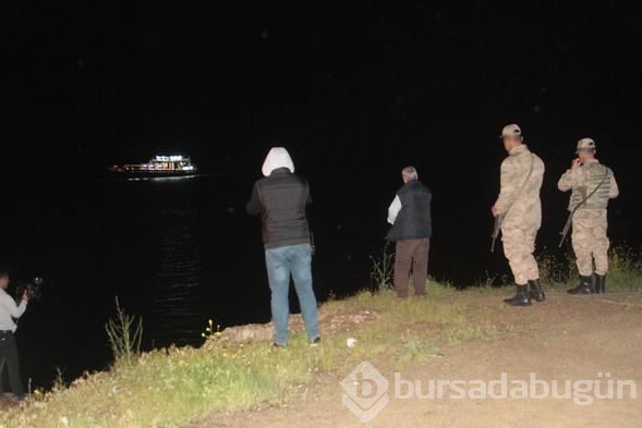Otomobil, feribottan baraja uçtu
