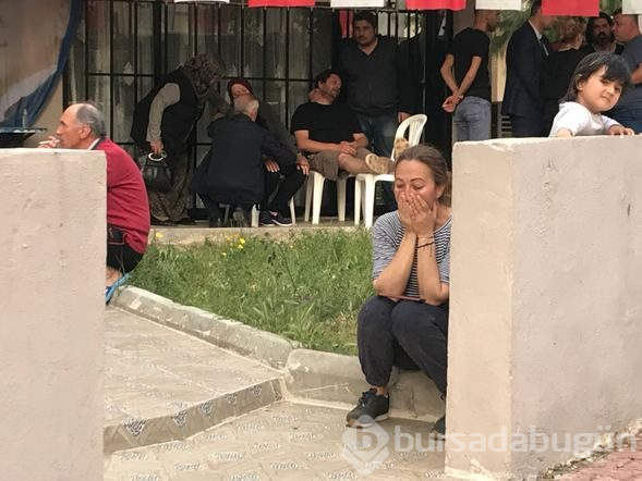Cam silmek için çıktığı pencereden düşerek öldü
