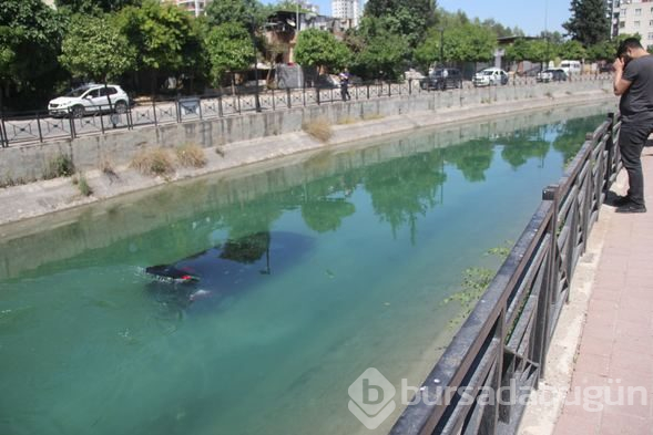 Adana'da anneanne ve torunlarının olduğu araç kanala uçtu
