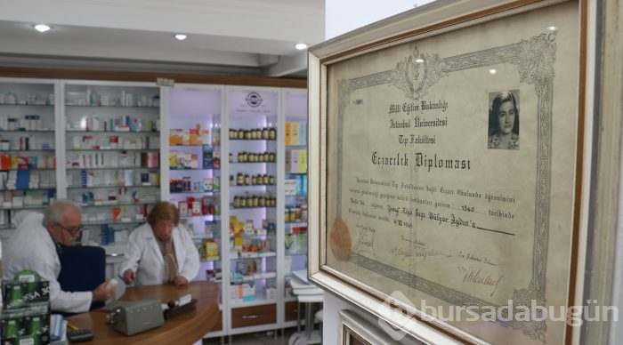 İstanbul'un en yaşlı eczacısı 74 yıldır şifa dağıtıyor
