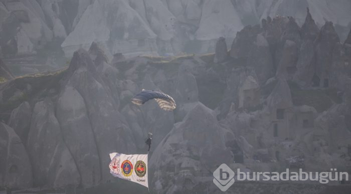 JÖAK timi sıcak hava balonunda atlayış gerçekleştirdi
