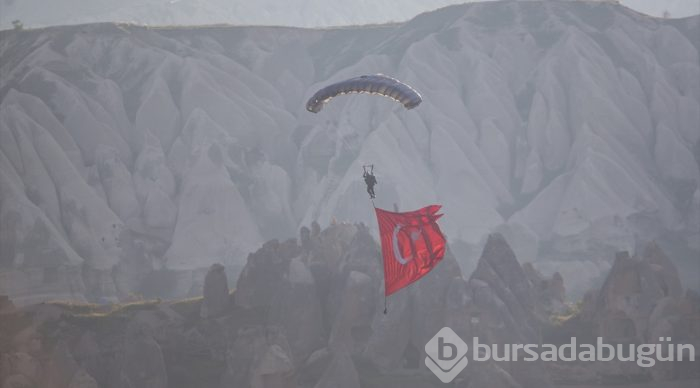 JÖAK timi sıcak hava balonunda atlayış gerçekleştirdi
