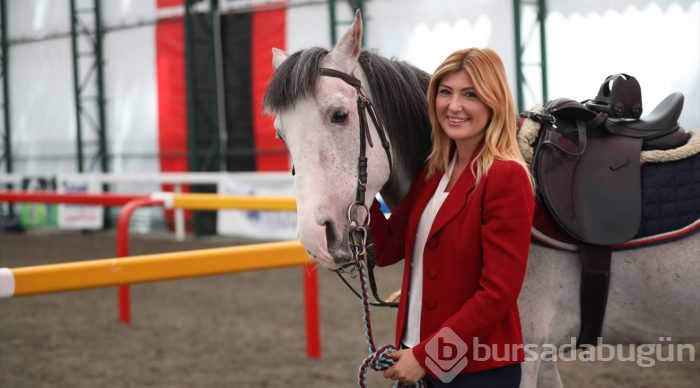 Atlar engellilere terapi oluyor
