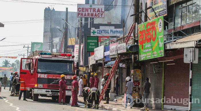 Sri Lanka'da Müslümanlara ait dükkanlara saldırı
