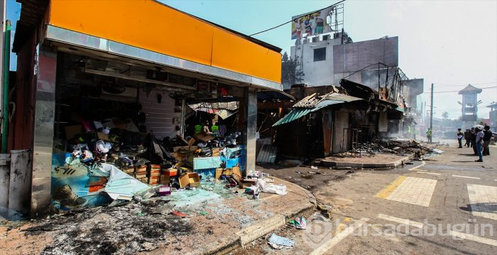 Sri Lanka'da Müslümanlara ait dükkanlara saldırı
