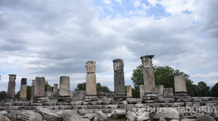 Lagina'nın sütunları ayağa kaldırılıyor
