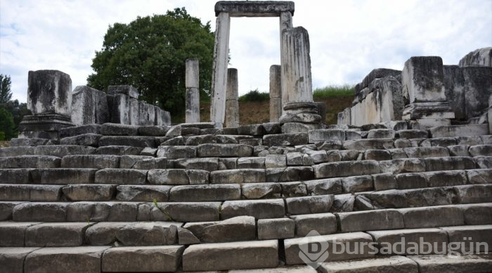 Lagina'nın sütunları ayağa kaldırılıyor
