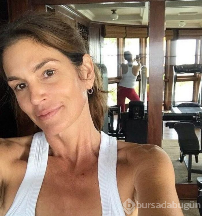 Halle Berry makyajsız yakalandı (Ünlülerin makyajsız halleri)