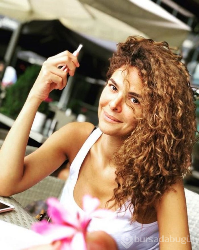 Halle Berry makyajsız yakalandı (Ünlülerin makyajsız halleri)