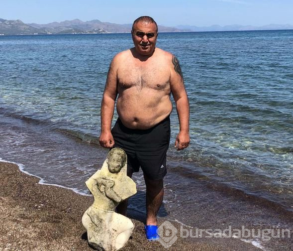 Denizde kadın heykeli bulundu
