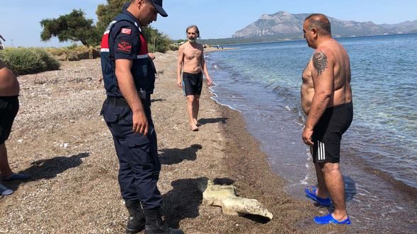 Denizde kadın heykeli bulundu
