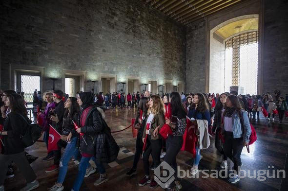 On binlerce kişi Anıtkabir'e akın etti!
