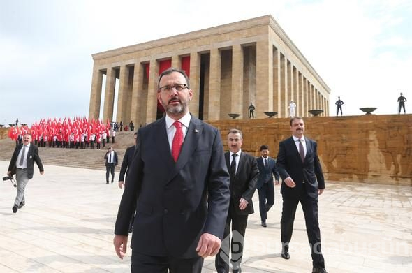 On binlerce kişi Anıtkabir'e akın etti!
