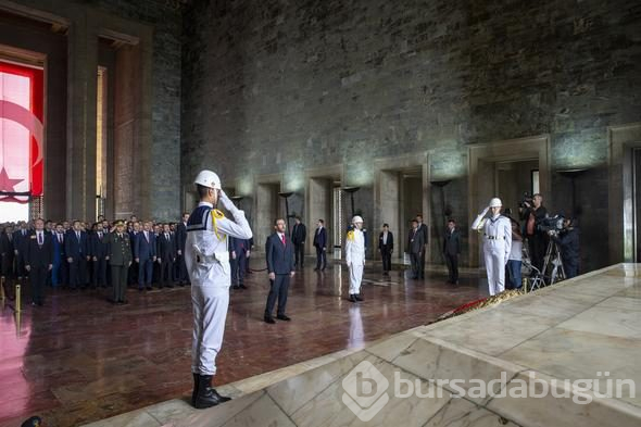 On binlerce kişi Anıtkabir'e akın etti!

