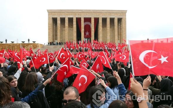 On binlerce kişi Anıtkabir'e akın etti!
