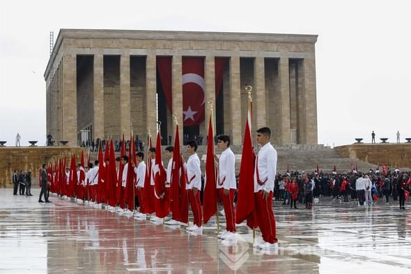 On binlerce kişi Anıtkabir'e akın etti!
