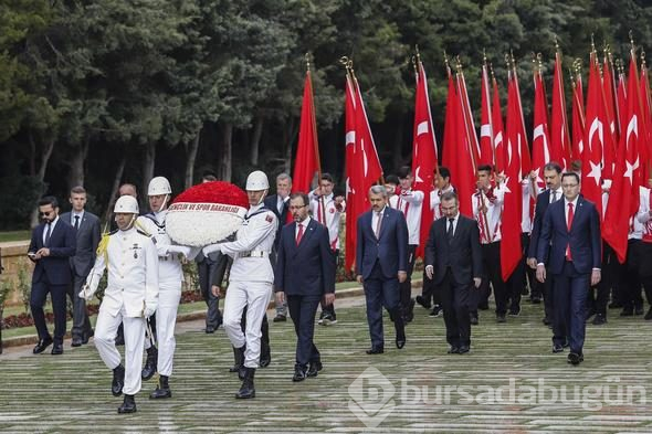 On binlerce kişi Anıtkabir'e akın etti!
