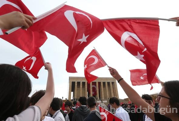 On binlerce kişi Anıtkabir'e akın etti!
