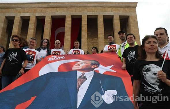 On binlerce kişi Anıtkabir'e akın etti!
