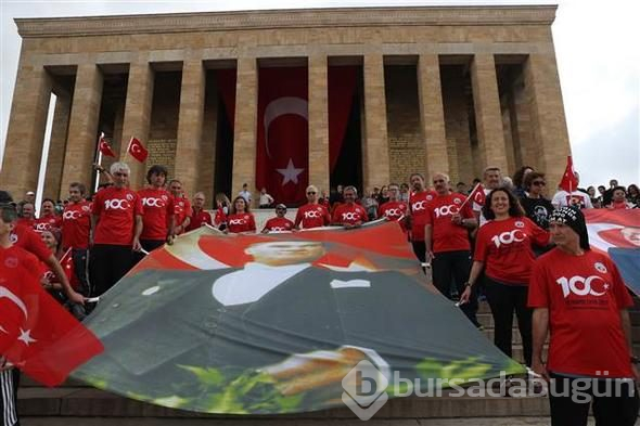 On binlerce kişi Anıtkabir'e akın etti!
