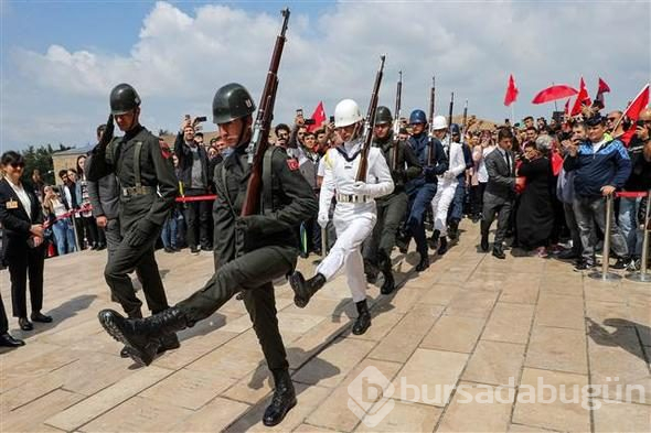 On binlerce kişi Anıtkabir'e akın etti!
