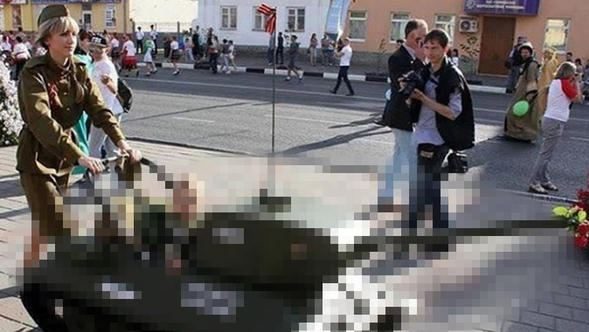 Rus kadın asker bunu yaptı, sosyal medya yıkıldı!
