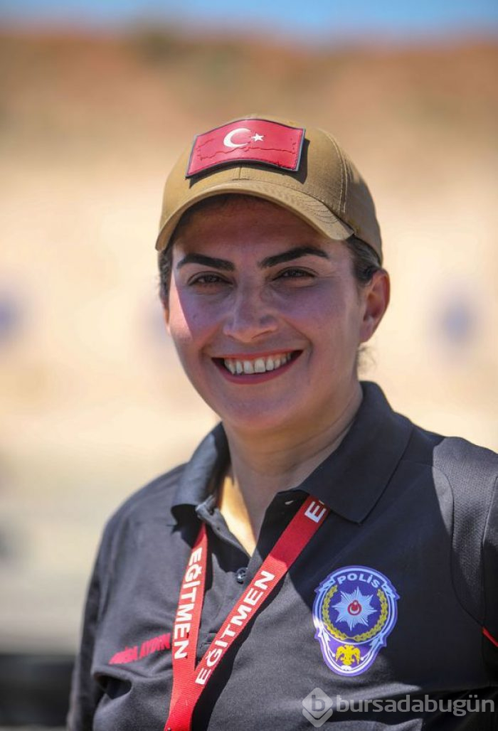 'Emniyetin Lara Croftu', mermi sesiyle müzik yapıyor
