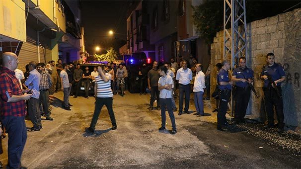 Mahalleli sokağa döküldü! Özel harekatçılar olay yerine geldi
