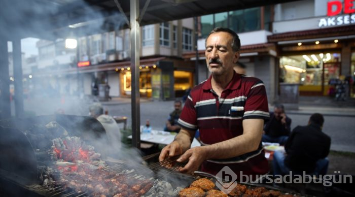 Üç öğün tüketilen ciğer kebabı ramazanda da ilgi görüyor
