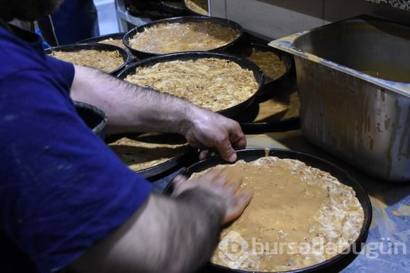 Konya'da ramazanın vazgeçilmez lezzeti: Tahinli pide
