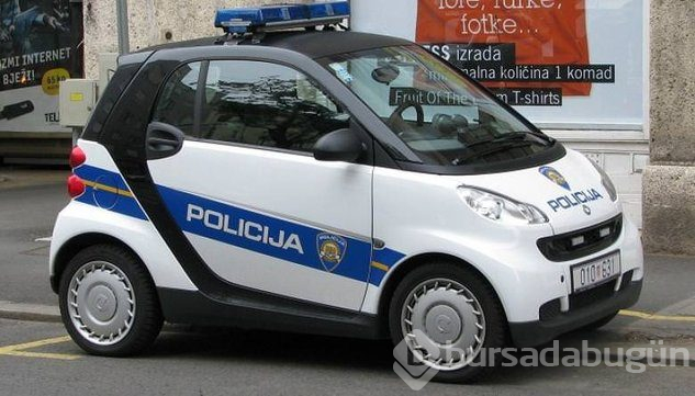 Dünyanın Çeşitli Ülkelerinden 10 Değişik Polis Otomobili
.